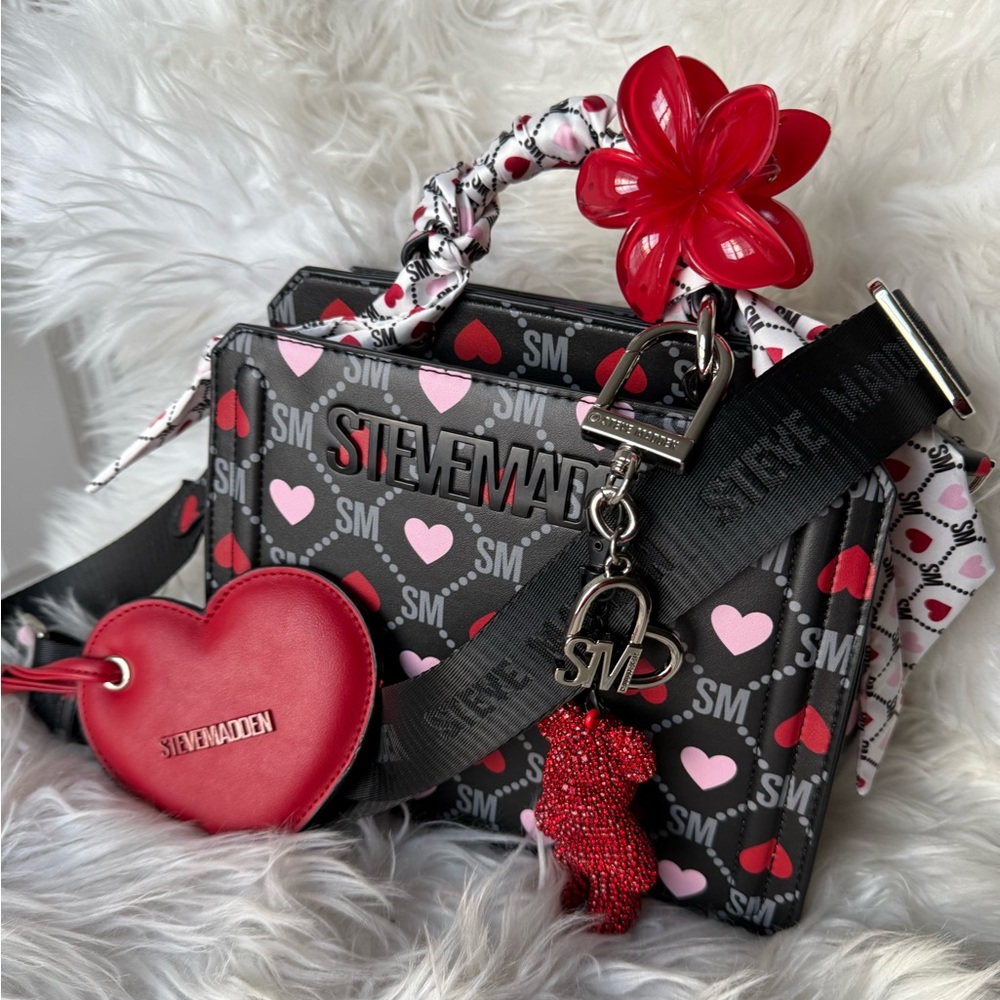 Steve Madden ❤️‍🩹 Valentines Day Viral Bevelyn Bag Alt / Pastel Goth Heart Print